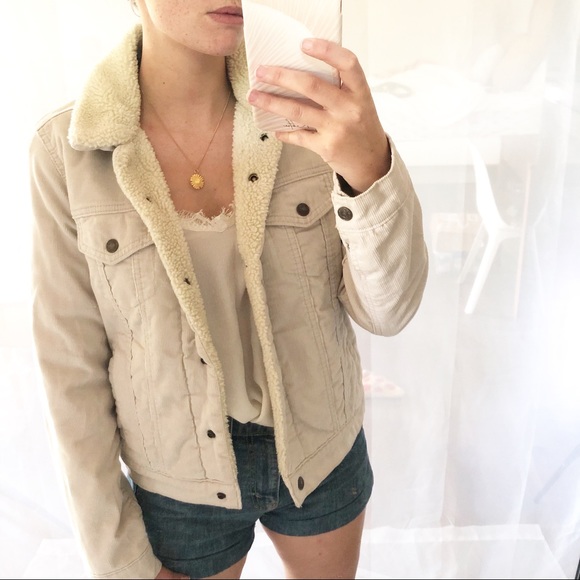 Levi's Jackets & Blazers - Levis trucker jacket